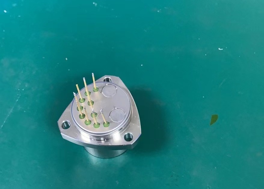 Shock 100g and Threshold 1 μg Accelerometer Sensor with Linearity ≤10 μg/g2