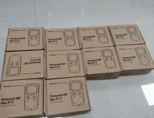 Honeywell BW Max XT II Multi-Gas Detector 8-13 Hours Battery Run Time Visual Alarm Type for Industrial Safety