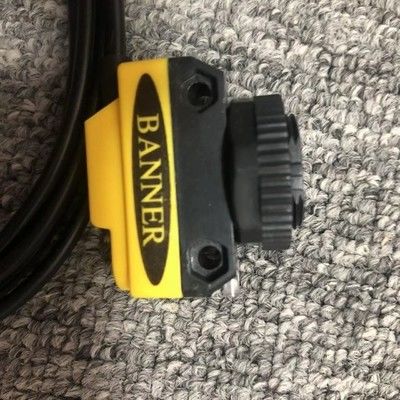 Banner QS18VP6D Diffuse Photoelectric Sensor with 450 mm Sensing Range IP67 NEMA 6 Rated and Complementary PNP Output