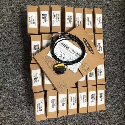 Banner QS18VP6D Diffuse Photoelectric Sensor with 450 mm Sensing Range IP67 NEMA 6 Rated and Complementary PNP Output