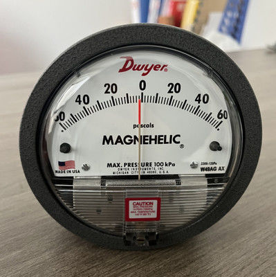 Dwyer Series 2000 Magnehelic Differential Pressure Gauge with ±2% FS Accuracy and Frictionless Magnetic Movement for 20-140°F Applications