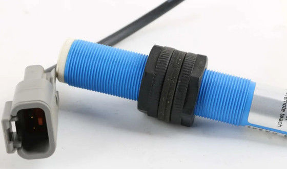 Honeywell 943 Series Ultrasonic Distance Sensor with 180 KHz Frequency, Plastic Housing, and ± 2 Mm Repeatability