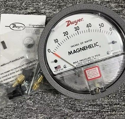Series 2000 Magnehelic Differential Pressure Gage with Mechanical Operation IP67 Weatherproof Rating and ±1% FS Accuracy