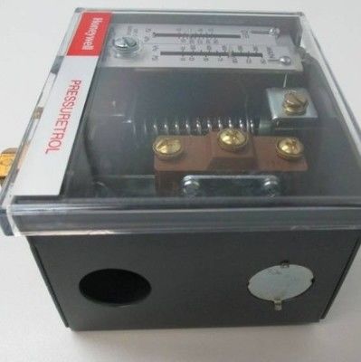 Honeywell Auto Recycle Pressuretrol with 10-150 psi Pressure Range SPDT Snap-Acting Switch and Stainless Steel Diaphragm