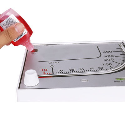 KMC-700 Red Oil Differential Pressure Gauge for Aquaculture with ±3% Accuracy and Compact 190×150×32MM Design